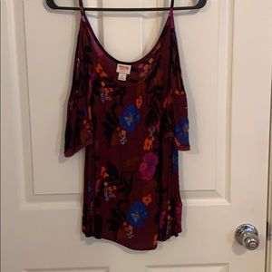 Peep Shoulder Floral Tank